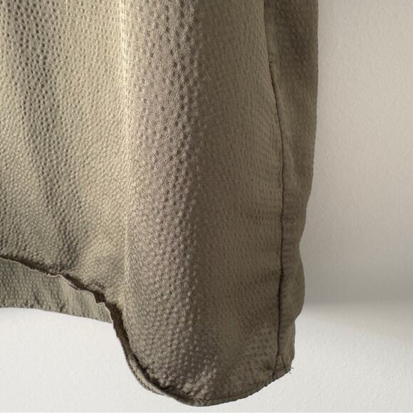 Everlane Olive Green Hammered Satin Short Sleeve Women's Top minimalist casual S - Picture 5 of 9